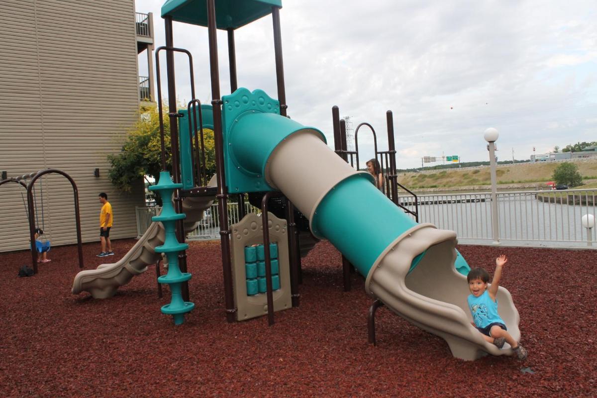 Popular attractions Area Nearby Property